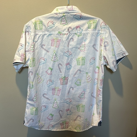 Free planet Men’s Christmas Holiday Short Sleeve Button Down Shirt NWT - Picture 10 of 11